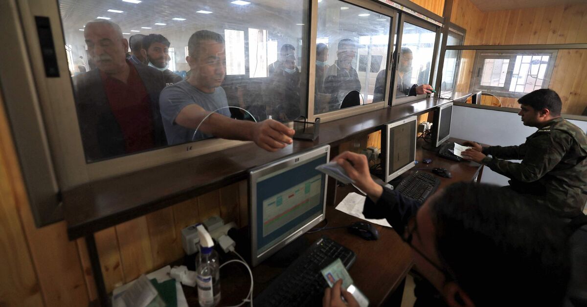 Israel reopens crossing to Gaza workers